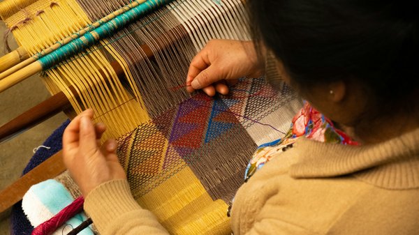 Où trouver des ateliers de tissage traditionnel en Équateur?